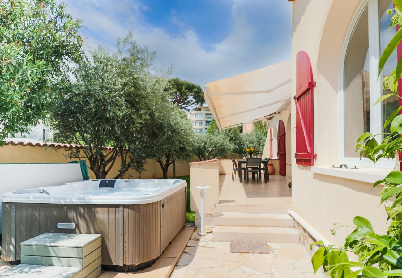 Villa in Juan-les-Pins - VILLA LAURIERS