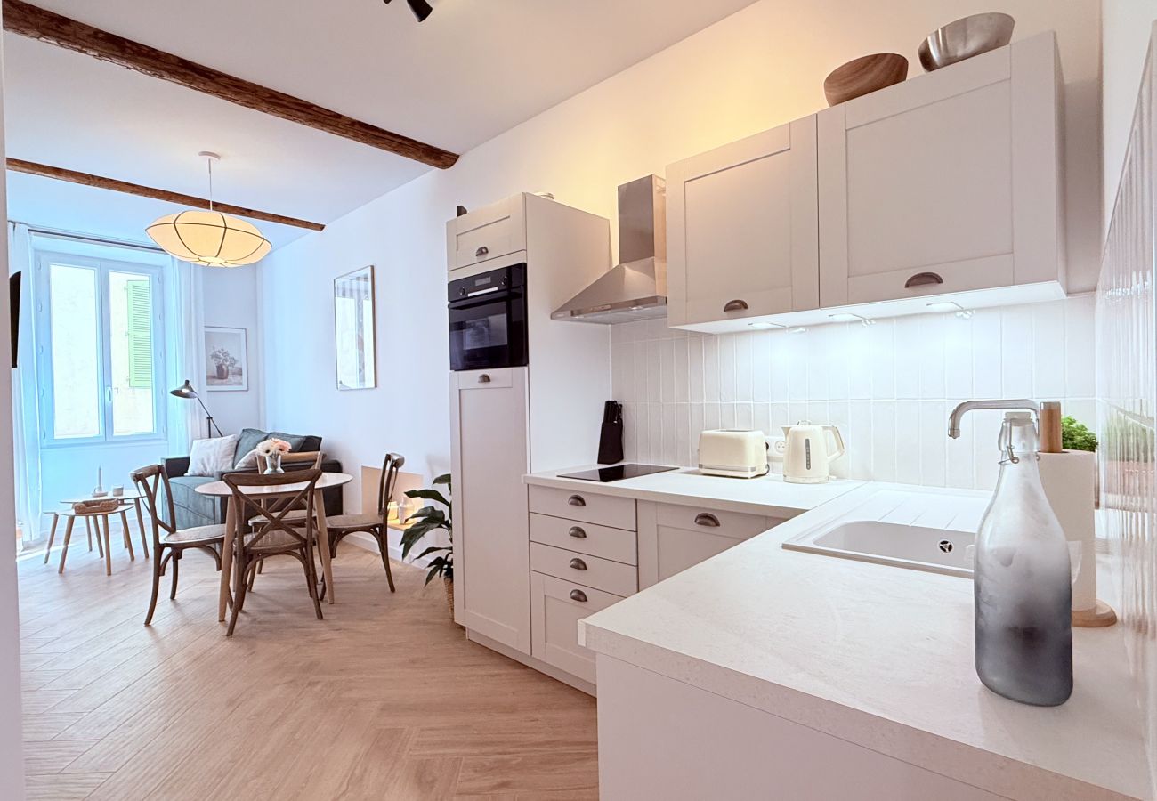 Apartment in Antibes - LES VOLETS BLEUS