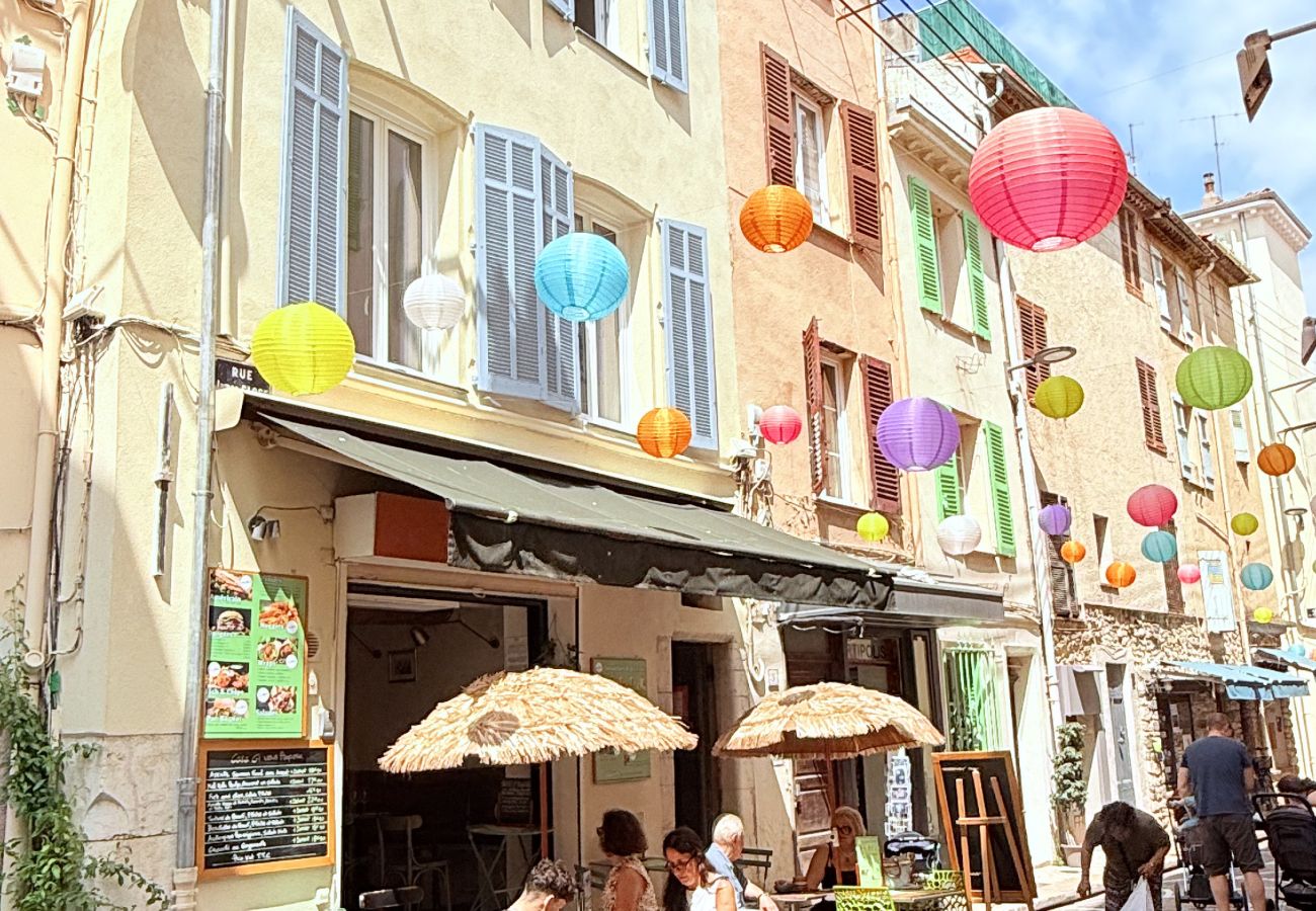 Apartment in Antibes - LES VOLETS BLEUS
