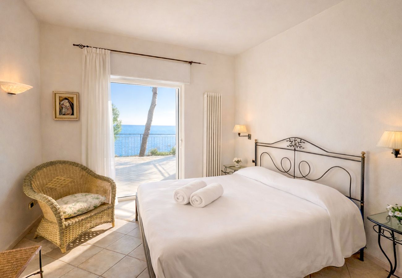 Villa in Antibes - LUNA ROSSA