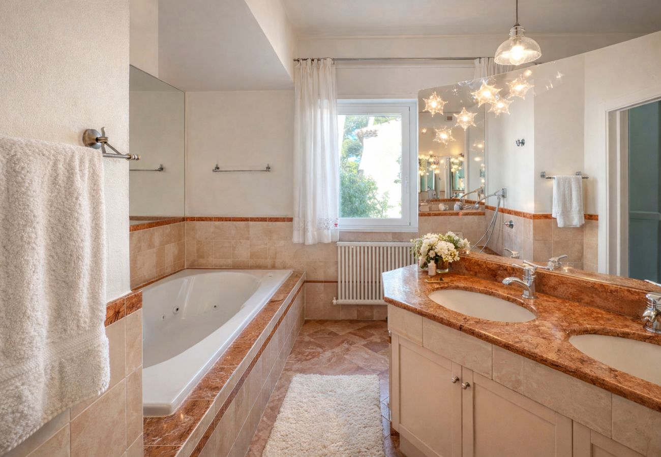 Villa in Antibes - LUNA ROSSA