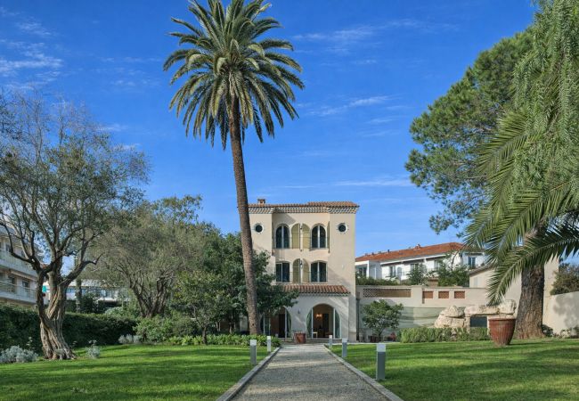 Villa in Antibes - VILLA CANTONNADE