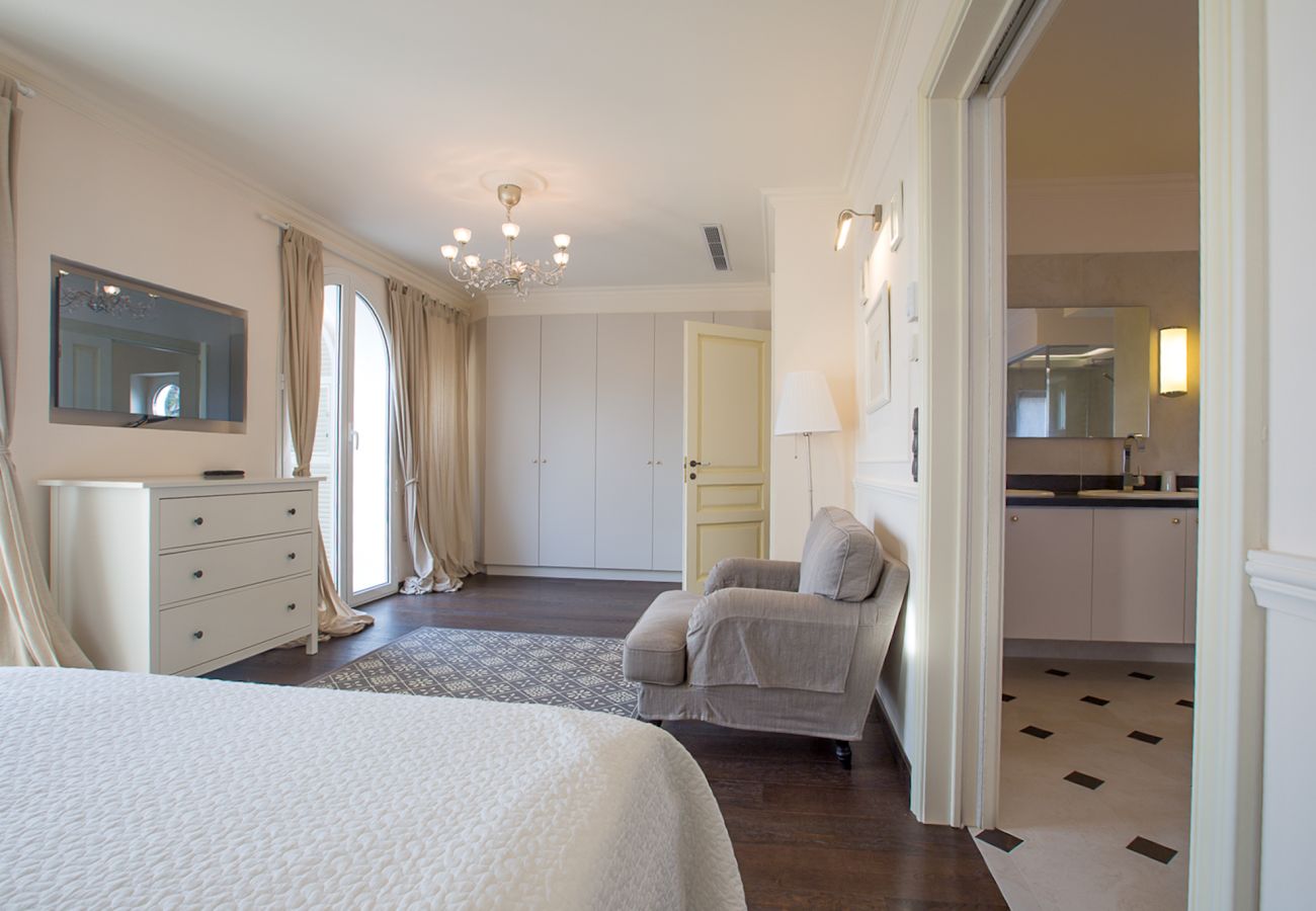 Villa in Antibes - VILLA CANTONNADE