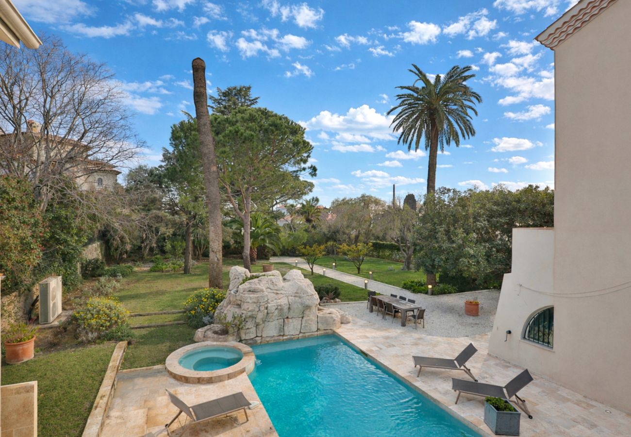 Villa in Antibes - VILLA CANTONNADE