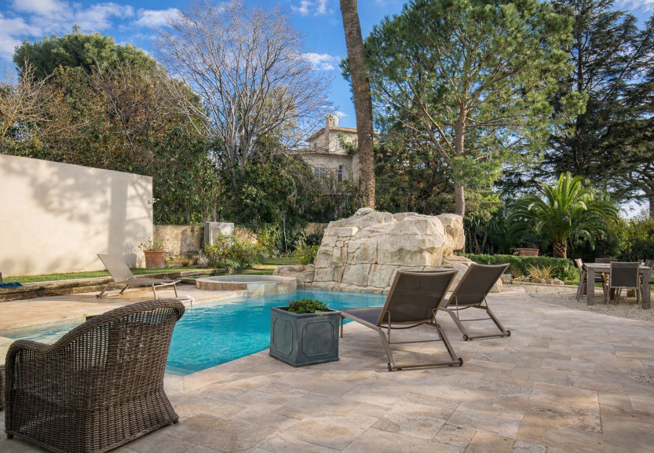 Villa in Antibes - VILLA CANTONNADE