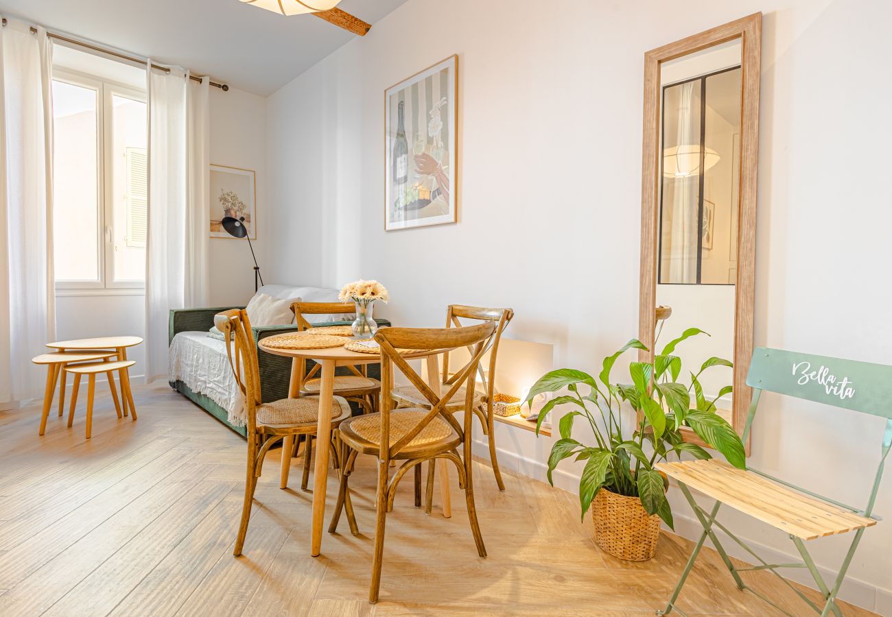 Appartement à Antibes - LES VOLETS BLEUS
